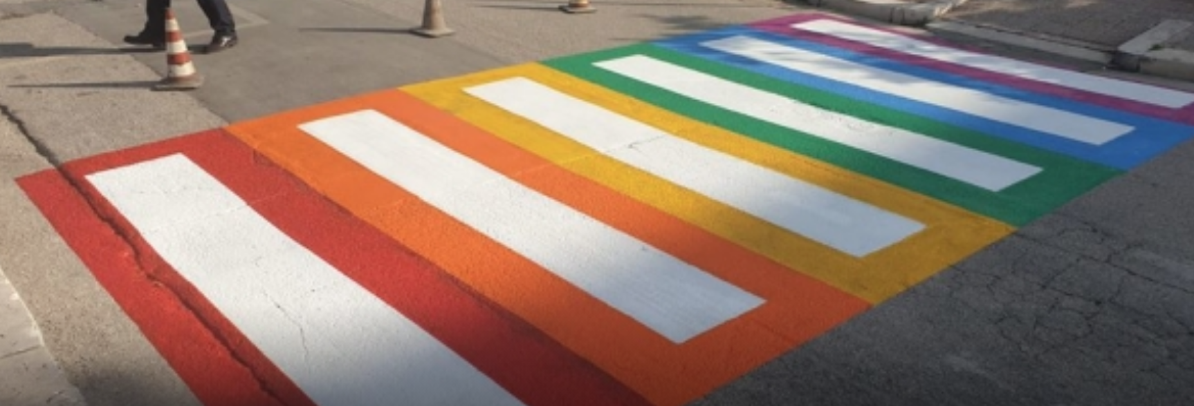 L’arcobaleno Lgbt invade anche le strade 1